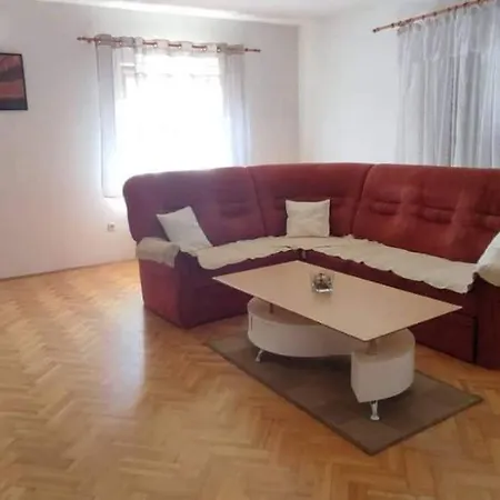 Eva アパート ロヴィンスコ・セロ